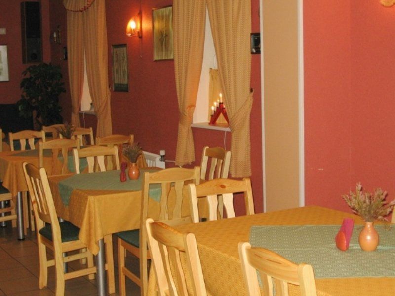 Lillekuela Hotel Tallinn Exterior photo